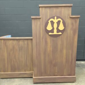 Deluxe Judges Bench/Bathroom